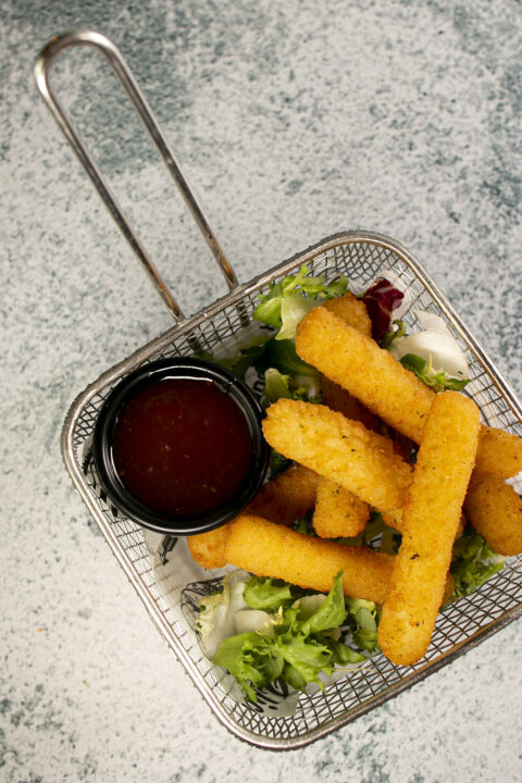 fried mozarella sticks